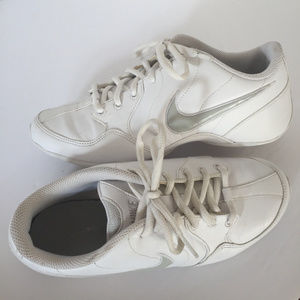 White Nike Shoes Size 6